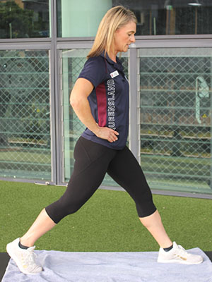 Left static lunge first movement