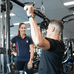 trainer-member-lalteral-pull-down